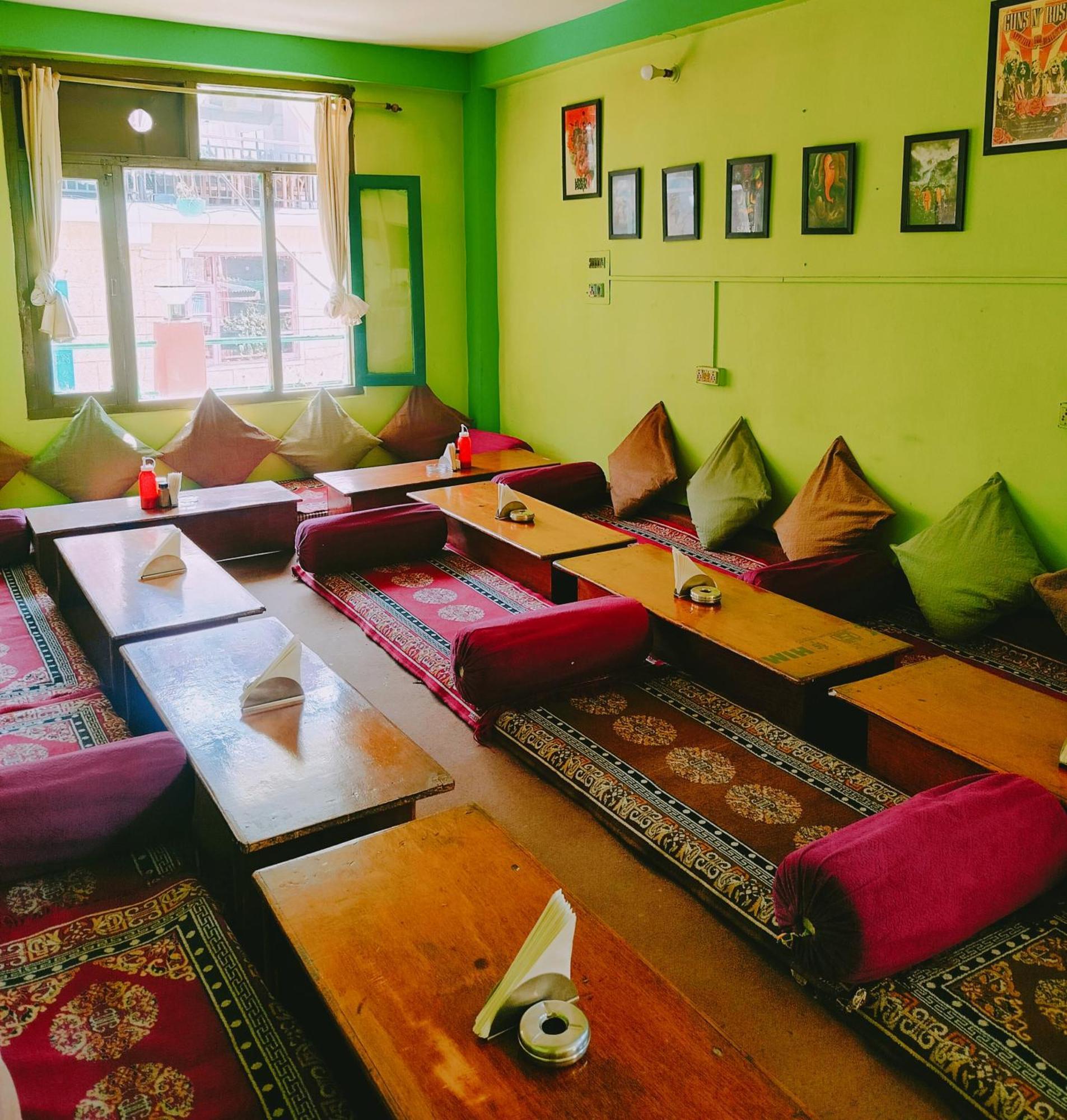 Non Stop Cafe Hostel & Stay Manali  Exterior photo