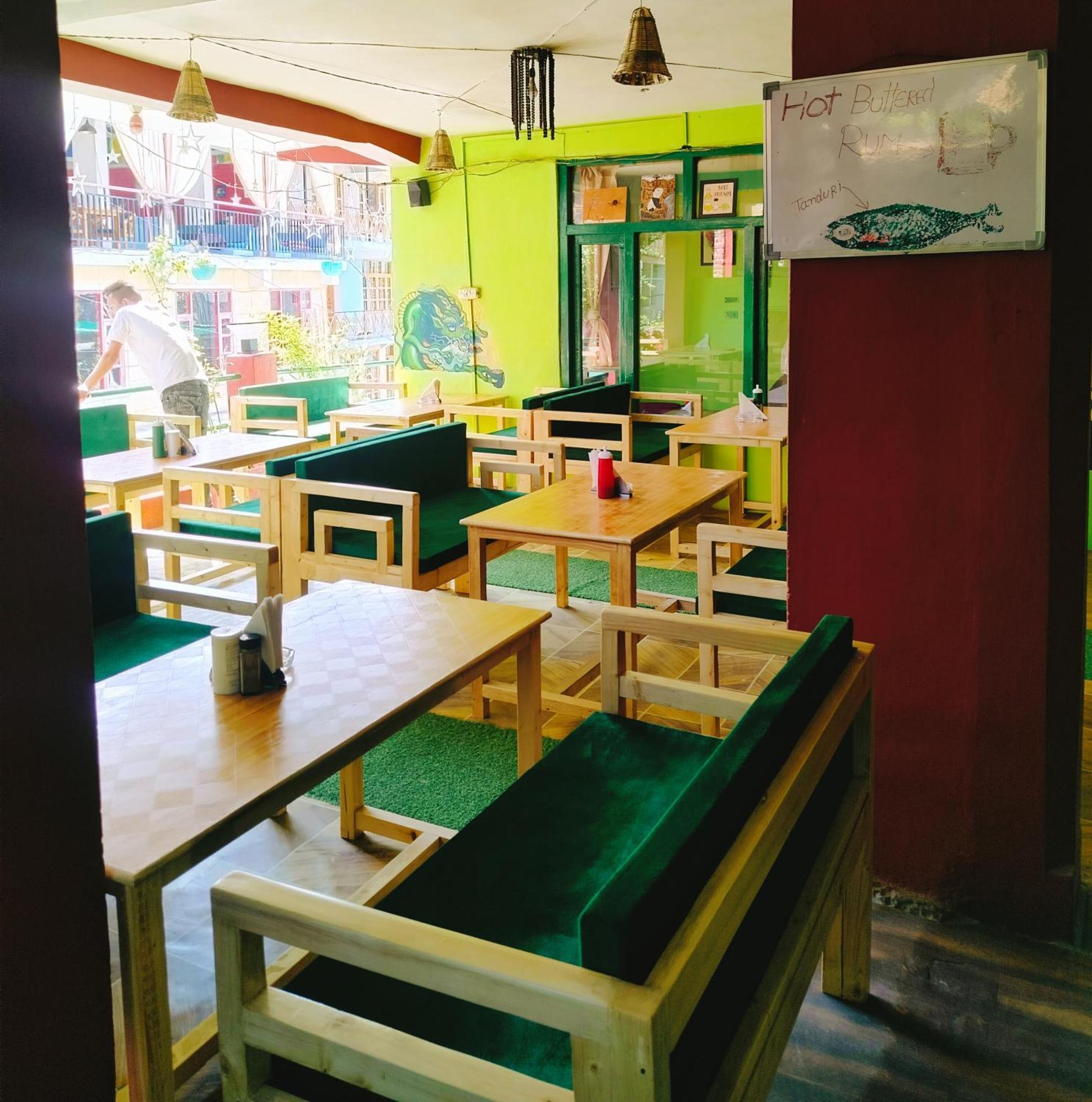 Non Stop Cafe Hostel & Stay Manali  Exterior photo